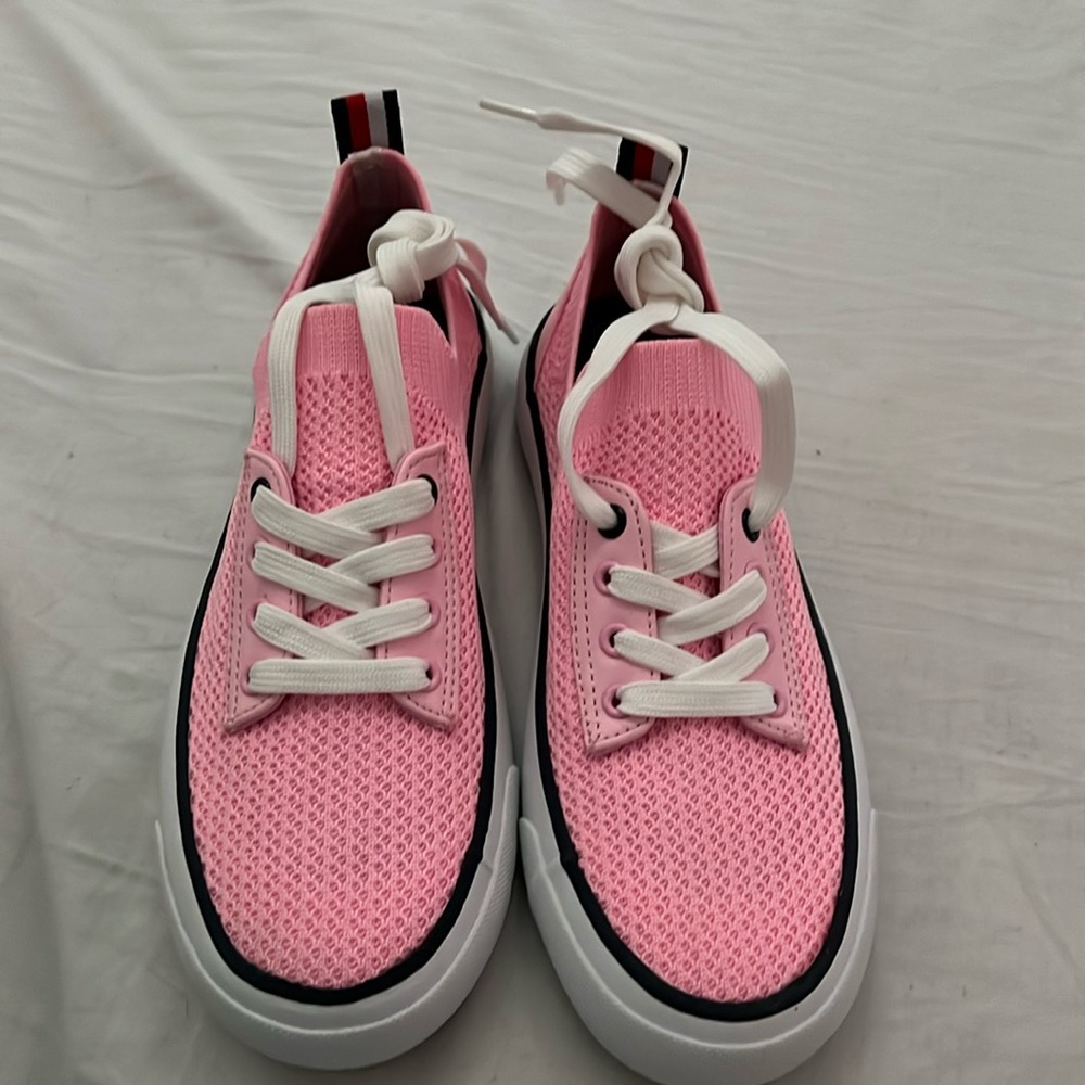 NEW 🌸Tommy Hilfiger tennis shoes
